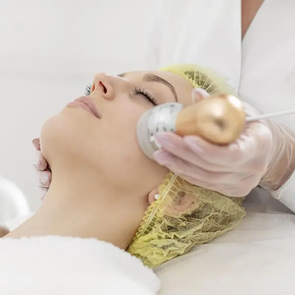 Facial Treatment with Face Contour & Stem Cells​